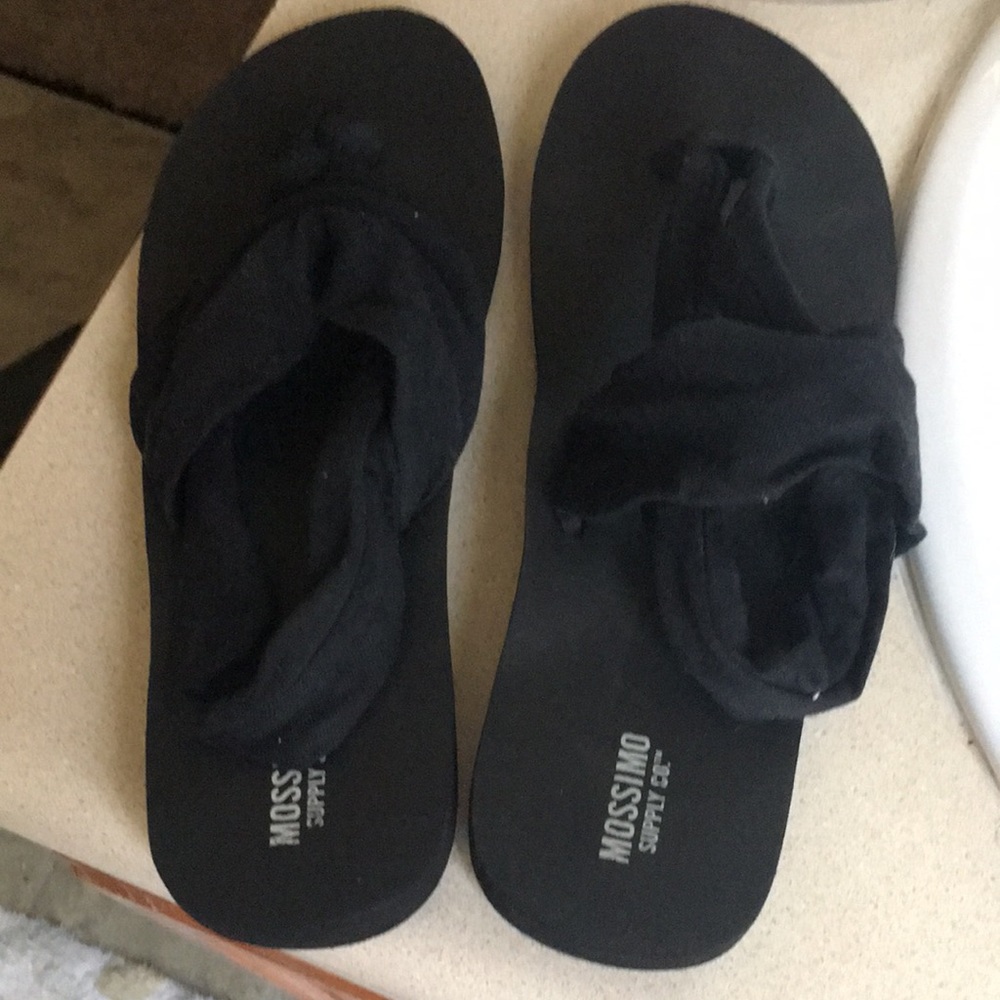 Black cloth strap sandals